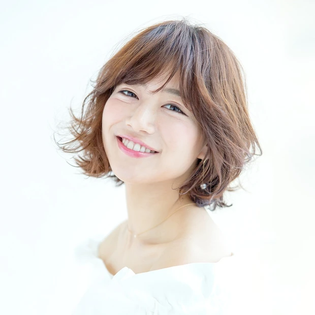 第一印象で心をつかむ、ウェーブ×外ハネの愛されカジュアルボブ