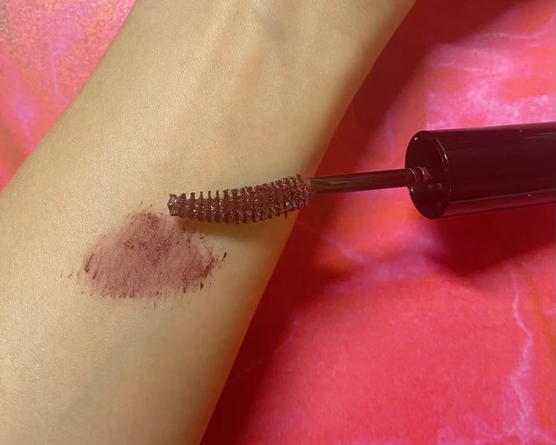 今年のクリスマスコフレはこれ!6品中2アイテムが現品!使いやすい大人っぽい色合いのコフレ_4