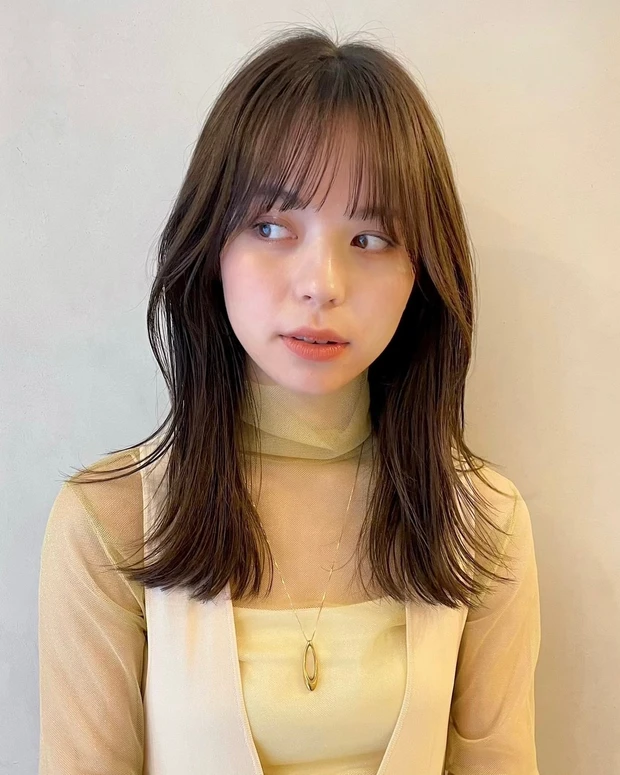 ミディアムヘア 髪型 ヘアスタイル 前髪あり 暗髪