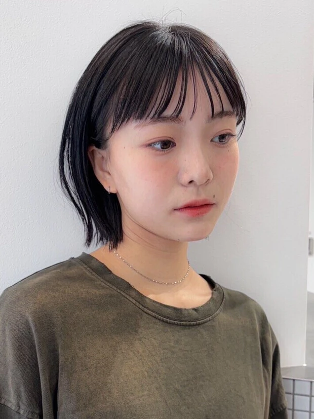 ヘアカタログ　ボブ　ボブヘア　前髪あり　スタイリング
