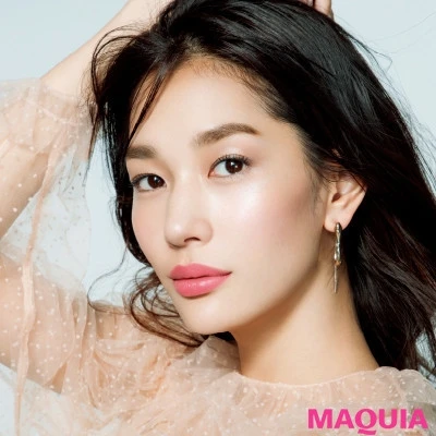 【松井里加さんのメイクの順番】キメの細かい日本人の肌にはグローな肌が似合う