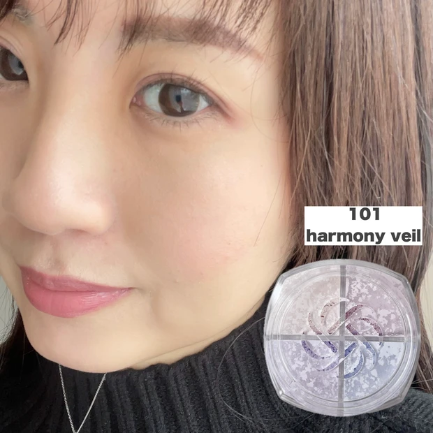 【DECORTE ルースパウダー 101 harmony veil】顔に塗った様子
