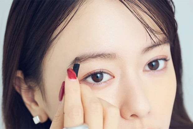 山本舞香のBeauty Script 2024年出会い運を上げる開運メイク HOWTO③