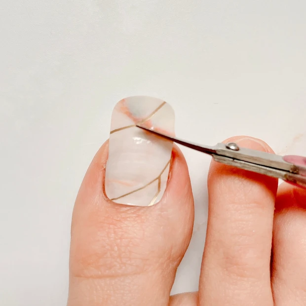 【韓国コスメ・簡単セルフネイル】可愛い！貼るだけジェルネイルシールで大理石柄のペディキュアしてみた！〜金曜夜のぶっちゃけ美容#12〜_5_1