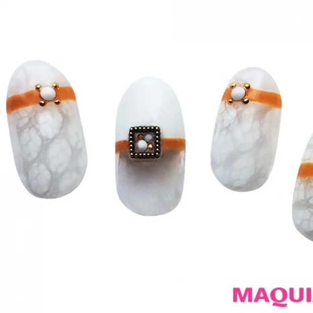 「オータムホワイト」で品格デコラティブネイル! 一歩先行くエッジーな指先…