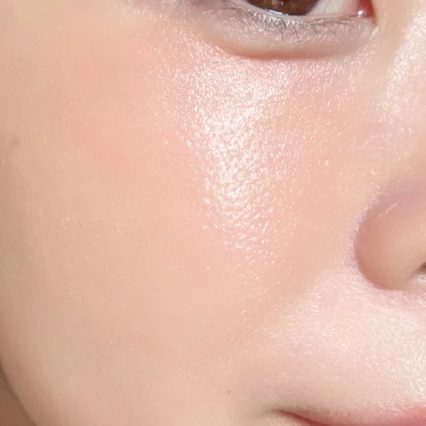 ジョンセンムル アーティストクッションブラッシュ コーラルヘイローの塗布写真