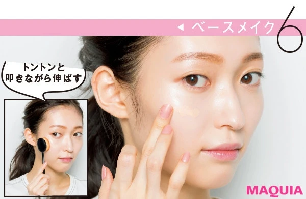 【山口真帆さんの美肌みせメイクの順番】6.ツヤFDを手で伸ばし、ブラシで馴染ませる