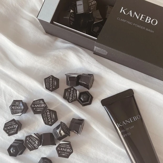 カネボウから発売!注目のUV美容液&酵素洗顔パウダーをレビュー