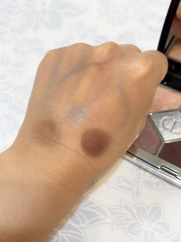 Diorのサンク クルール クチュール 739のスウォッチ