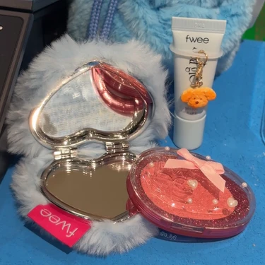 fwee フィー アジト 日本 神戸 関西 三宮 韓国 コスメ グロス twice ナヨン