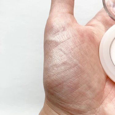 ファミマで買えるプチプラコスメ♪hana by hinceのシャインハイライターバームで手に入れるナチュラルな光沢感！_3_6