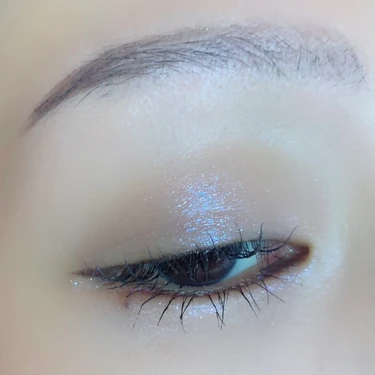 LUNASOL ルナソル モノアイカラーレーション 11ミスティックソワレを目元に塗った様子