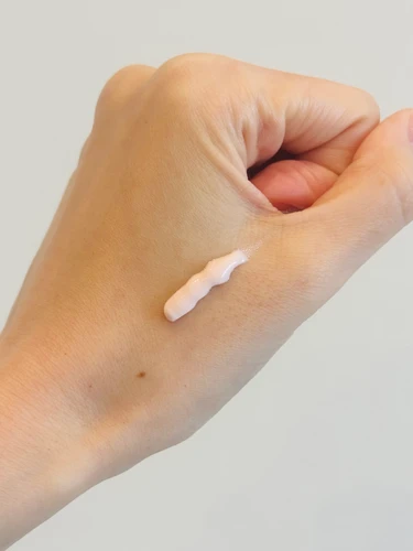 SHISEIDOのエッセンス スキングロウ プライマーのテクスチャー