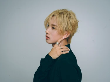 モデル 鈴木凌　バストアップ横顔