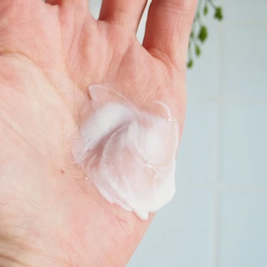 「デュオ クレンズセラム ピール＆ブースト」のテクスチャー