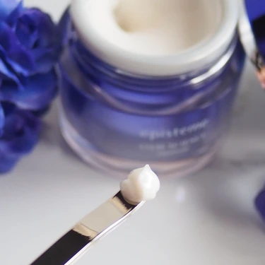 「エピステーム ステムサイエンスエマルジョン」のテクスチャー