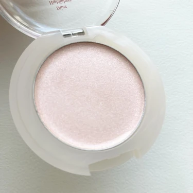 ファミマで買えるプチプラコスメ♪hana by hinceのシャインハイライターバームで手に入れるナチュラルな光沢感！_4_4