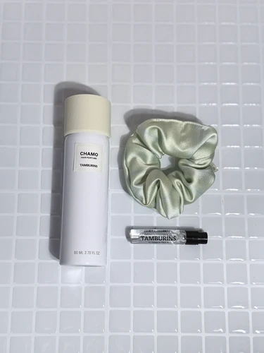 ヘアパフューム(左)、MINI SCRUNCHIE(右上)、ミニ香水(右下)