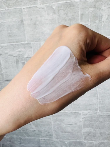 KANEBOのクリーム イン デイ Ⅱのテクスチャー