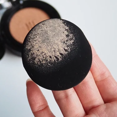 「ブラック クッション ファンデーション」のパフ