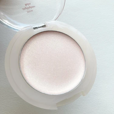 ファミマで買えるプチプラコスメ♪hana by hinceのシャインハイライターバームで手に入れるナチュラルな光沢感！_3_4