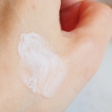 「ベネフィーク ナイトクリーム」のテクスチャー