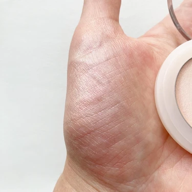 ファミマで買えるプチプラコスメ♪hana by hinceのシャインハイライターバームで手に入れるナチュラルな光沢感！_4_6