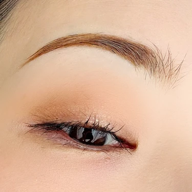 KATEのポッピングシルエットシャドウ BE-1 シナモンポップの使用イメージ