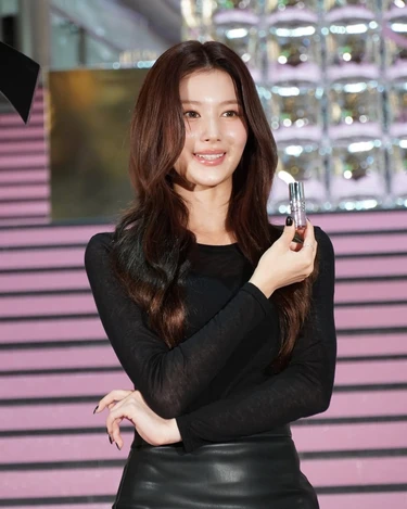 YSL BEAUTYアンバサダーのSANAさん（TWICE）が登場！ スペシャルメッセージもチェック_5_13