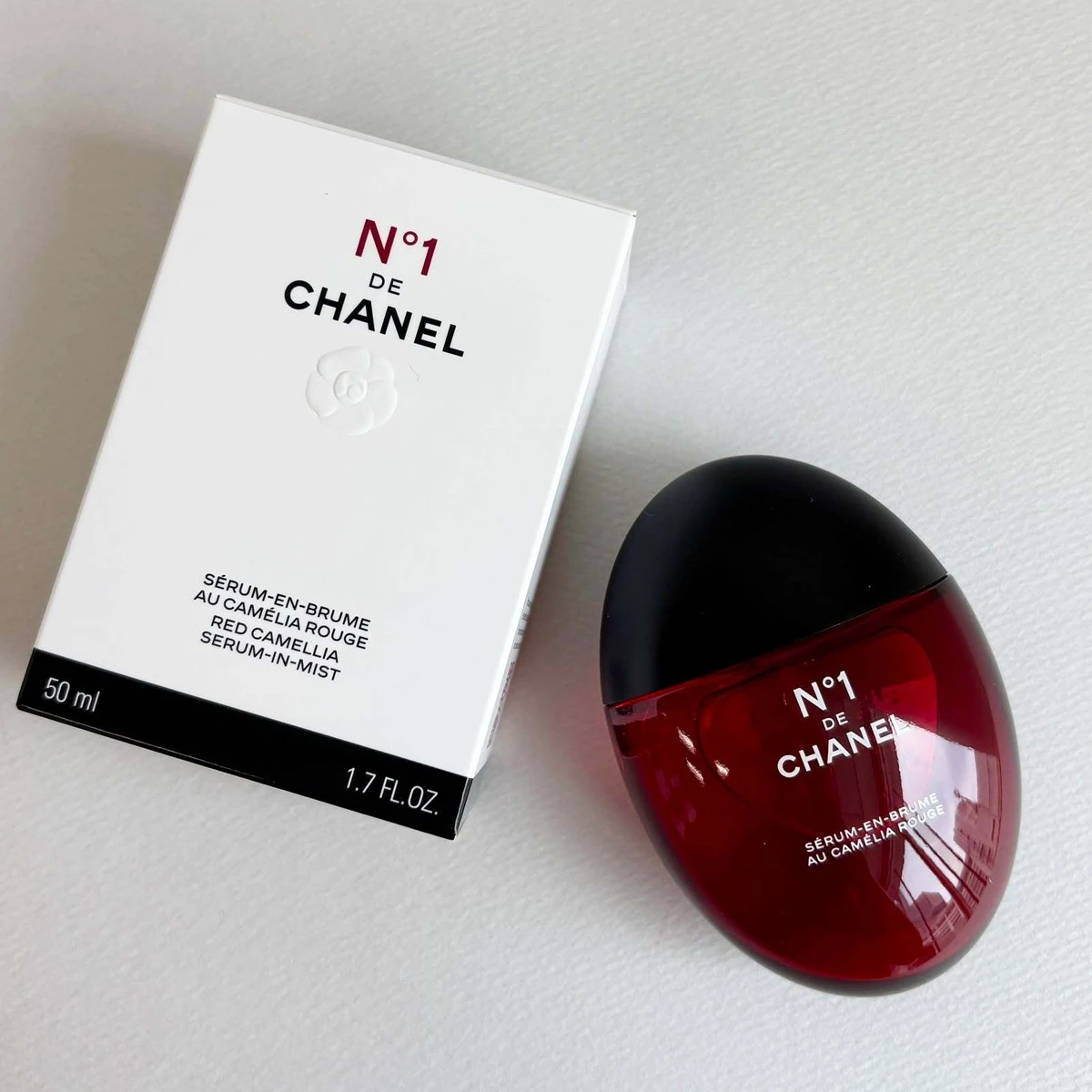 シャネルのセラムが持ち歩きやすいミストになって登場！ 酸化を防いで若々しい印象の肌に