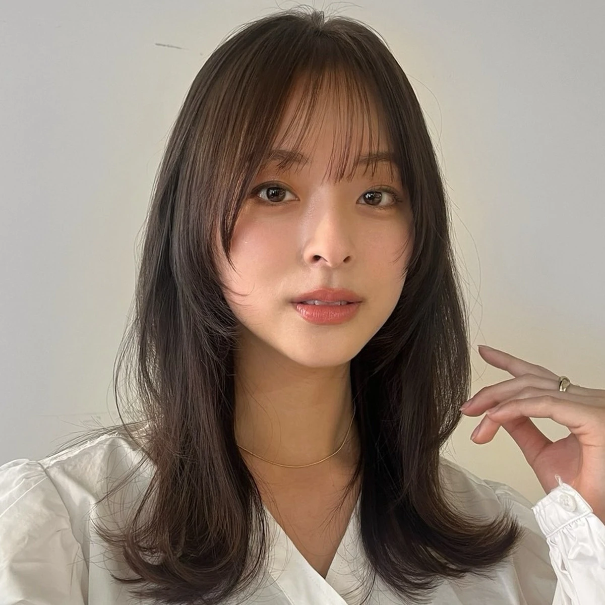 【つぶれやすい髪におすすめ】レイヤーとシフォンベージュでフワッと仕上げる初夏のセミロングヘア