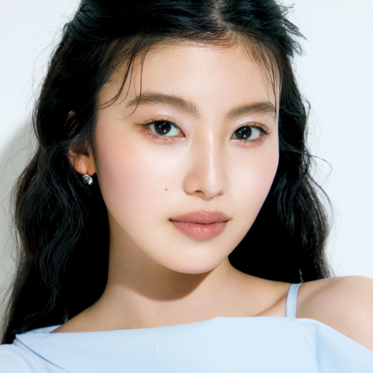 「透明感＝白さ」じゃない。長井かおり流、クリアな肌のつくり方。透明感仕込みコスメも公開！