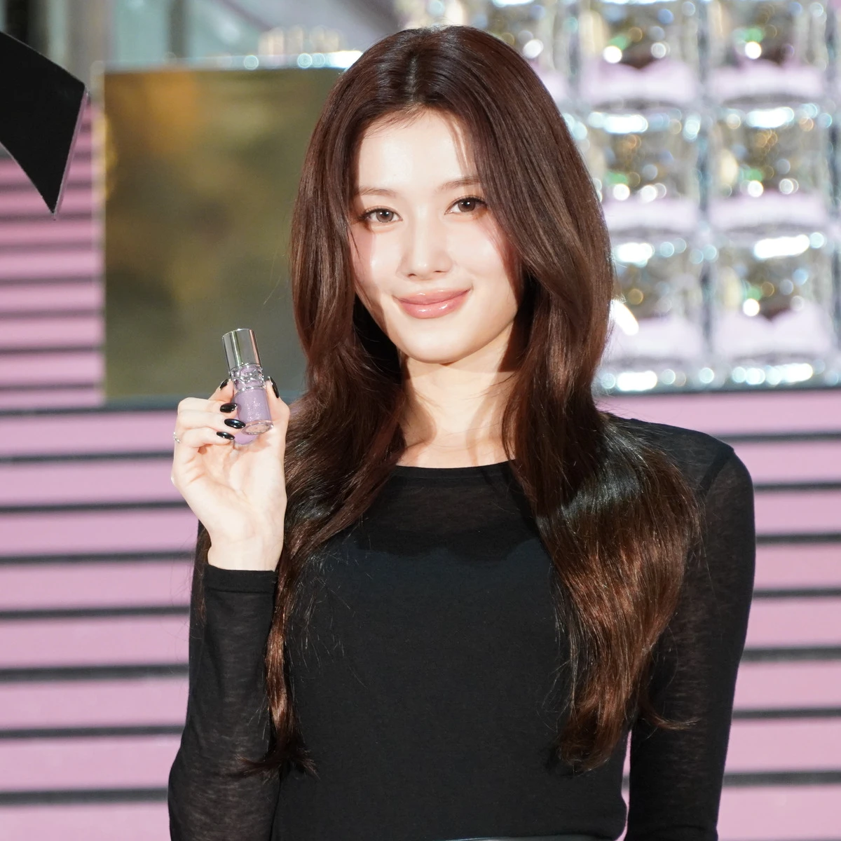 YSL BEAUTYアンバサダーのSANAさん（TWICE）が登場！ スペシャルメッセージもチェック