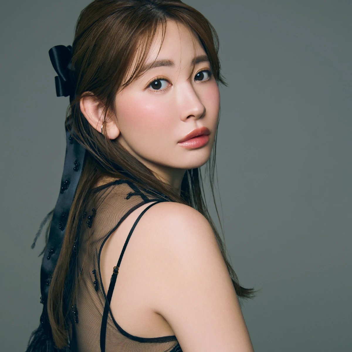 小嶋陽菜さんの私的ベスコス2025上半期。アルティミューンほか、手放せない一軍コスメを紹介