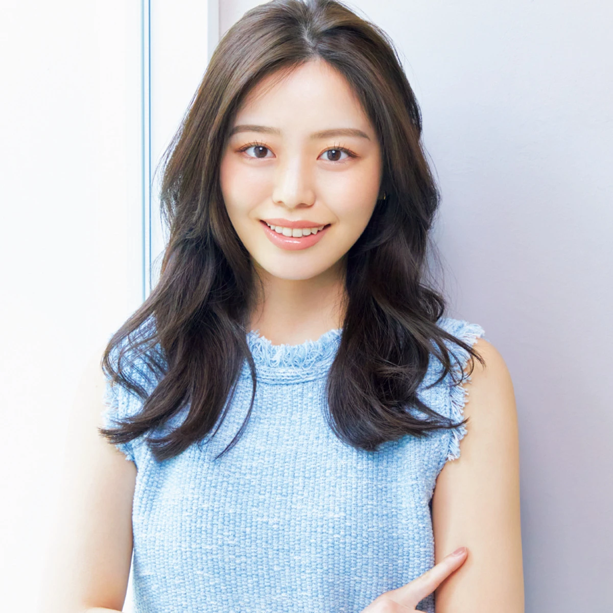崩れる、ぺちゃんこ、巻きが取れる...梅雨どきヘア悩み攻略法。神崎 恵さんの信頼スタイリストが伝授！