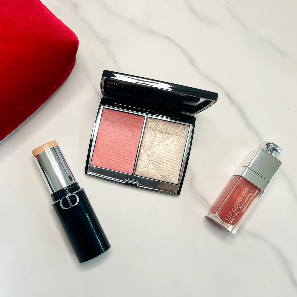 期待以上のDior(ディオール)新作！「スティックファンデ」「ハイライト＆チーク」とBAさんに人気の「リップオイル」を徹底レビュー！【バズりコスメ】