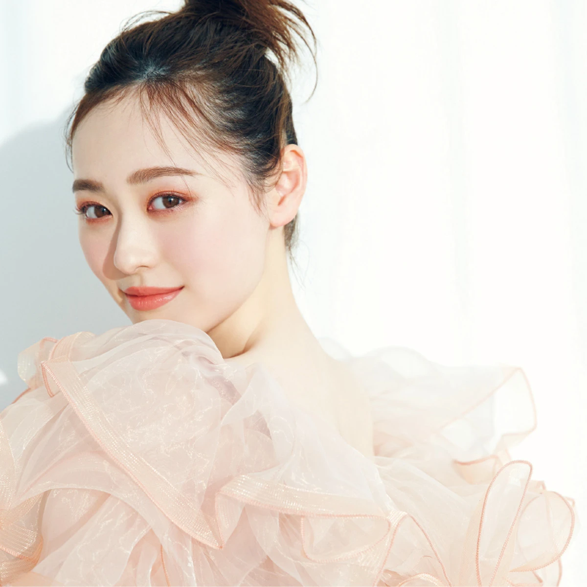 超多忙俳優・福原 遥さんの「即効美容」。酵素浴に馬肉も！ 時間をかけずにキレイになる秘策