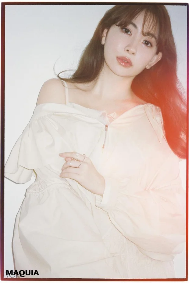 小嶋陽菜 ROSIER Her lip to AKB48　バストアップ