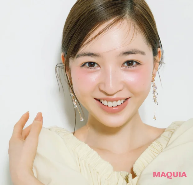 多幸感メイク チークの入れ方ハウツー　勾玉型チークで大人スウィート顔