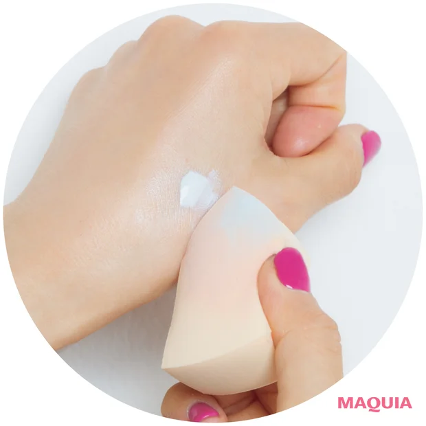 ヘア&メイク paku☆chanさんおすすめの2026年最新ベースメイク コントロールカラーをスポンジで塗布