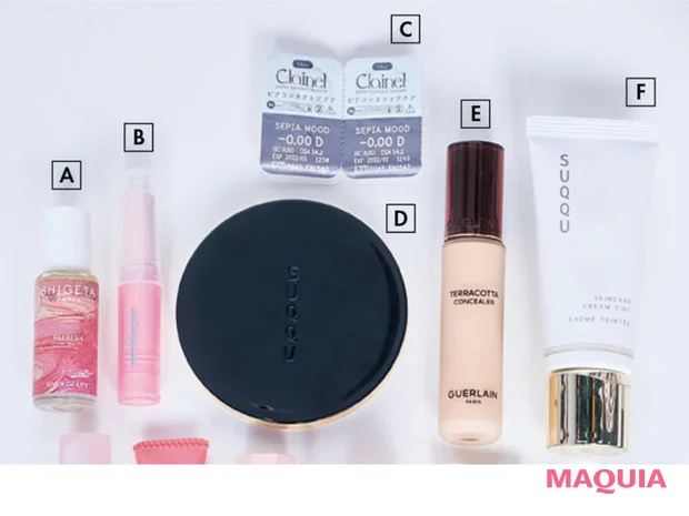 2026年最新 小嶋陽菜さん（こじはる）愛用ポーチの中身 目薬 カラコン ファンデ