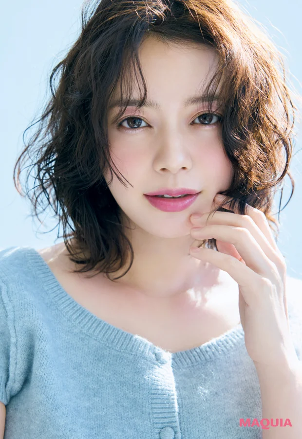 プラムカラーのリップ＆チークコスメにおすすめのメイク