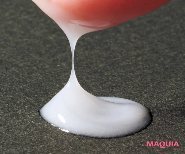 マキア ブライトニング・UVグランプリ ジェル・クリーム部門 SK-II ジェノプティクス インフィニットオーラ ジェルクリーム クリームに触れた時の立ち上がり具合