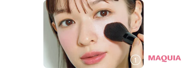 多幸感メイク チークの入れ方ハウツー　チークは頬中央に横長に