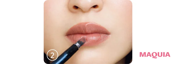 多幸感リップメイク やり方ハウツー　リップブラシで均一に染め上げる