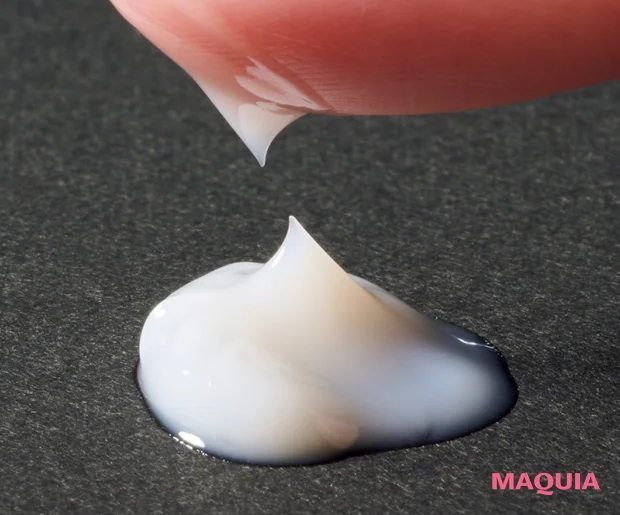 マキア ブライトニング・UVグランプリ ジェル・クリーム部門 ディセンシアホワイト スパイク-VC クリーム クリームに触れた時の立ち上がり具合