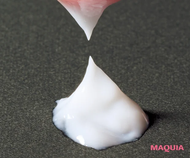 マキア ブライトニング・UVグランプリ ジェル・クリーム部門 シャネル エクラ プルミエ ブライト シルキー クリーム クリームに触れたときの立ち上がり具合