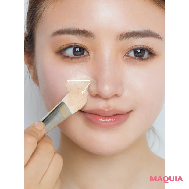 ヘア&メイク 福岡玲衣さんおすすめの2026年春ベースメイク ブラシでファンデを塗る方法