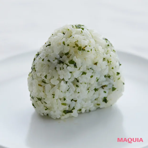 長谷川あかりさんの人気レシピ パリパリ大葉の塩おにぎり