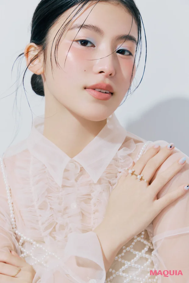 ヘア＆メイク　辻村友貴恵　ブルーアイシャドウ　アイメイク　小川季奈　似合う　使い方